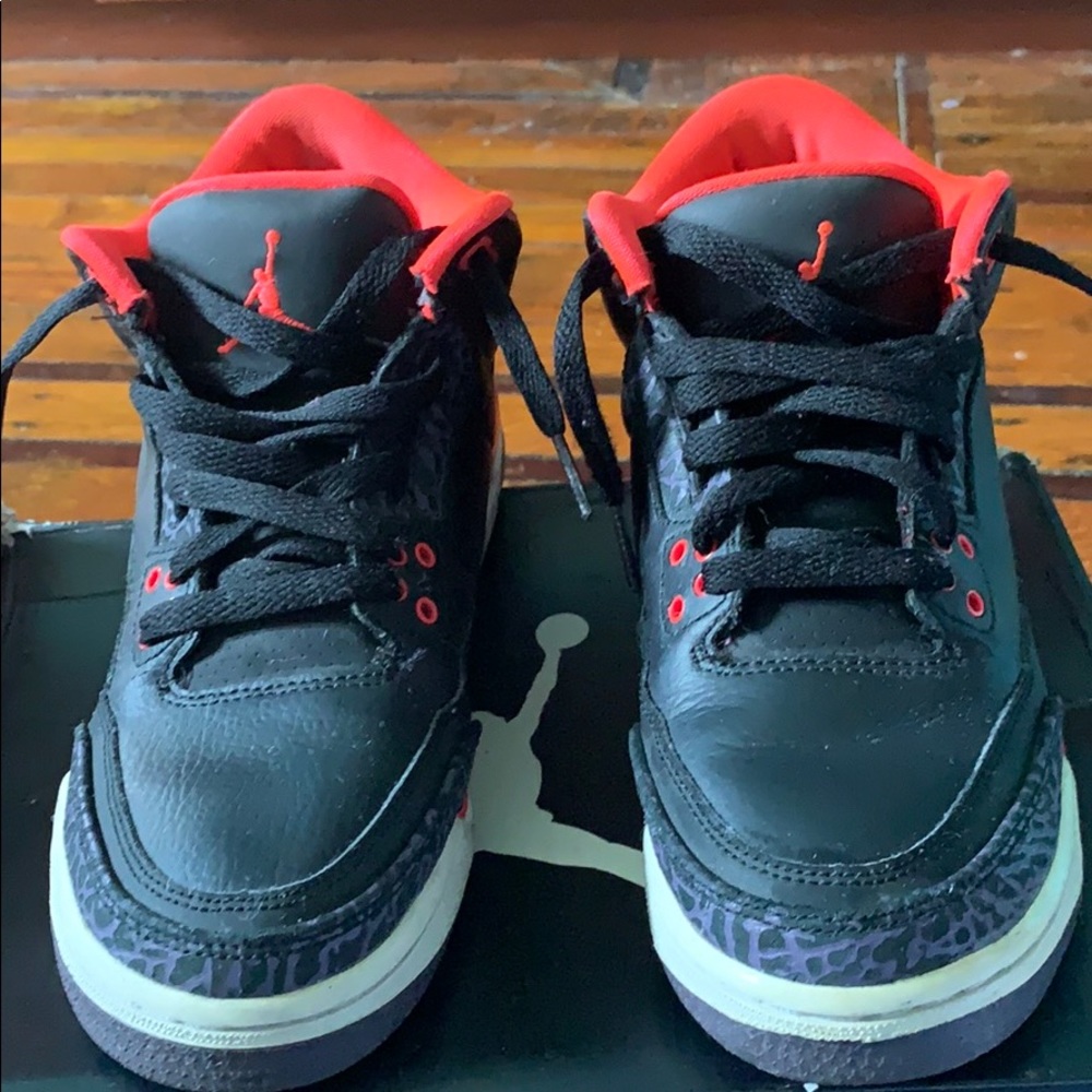Crimson 3’s Jordan Sneakers.